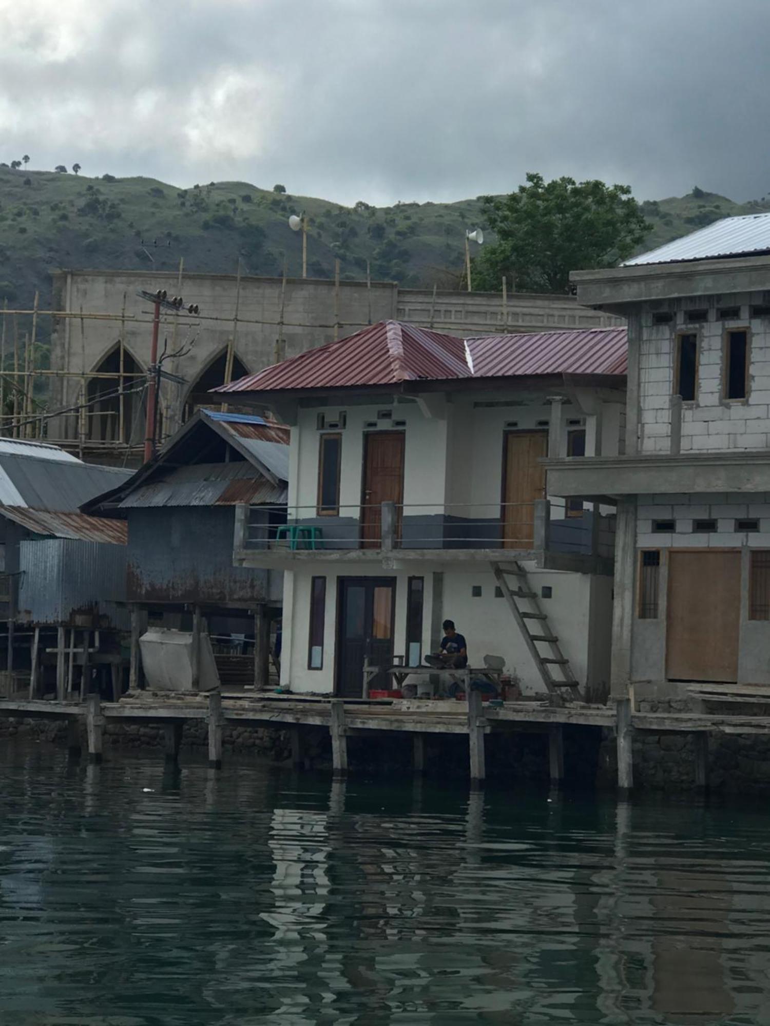 Ora Komodo Home Stay Exterior photo
